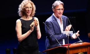 Marília Gabriela apresenta premiação com Adriana Esteves e Gaby Amarantos